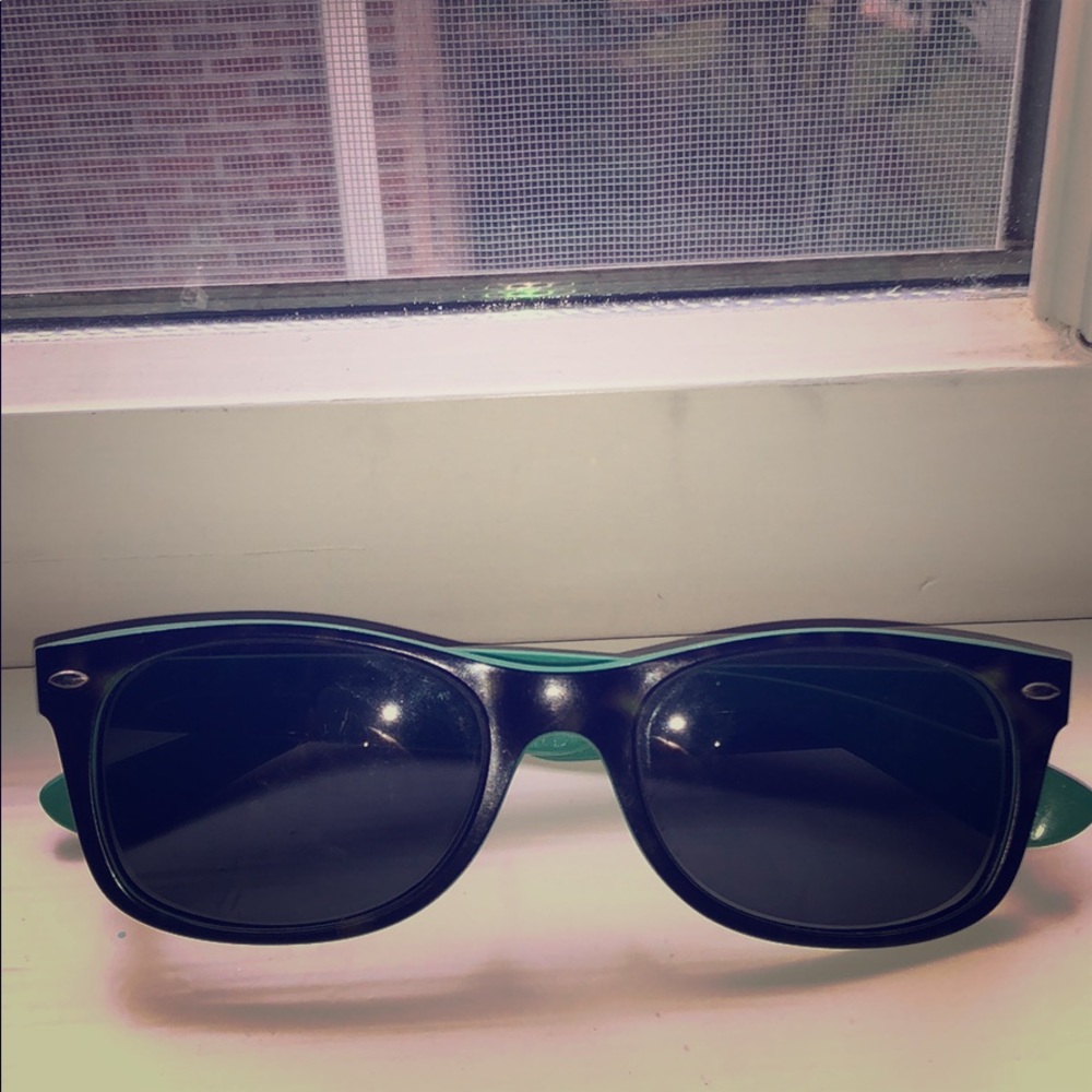 100% real teal RAY BAN sunglasses!! 🕶